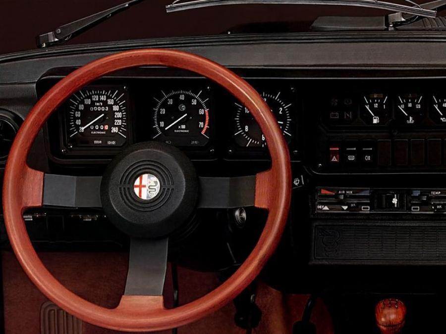 Панель приборов Alfa Romeo GTV 6 2.5 (116) 1980 года  (WW) (фото 13 из 18)